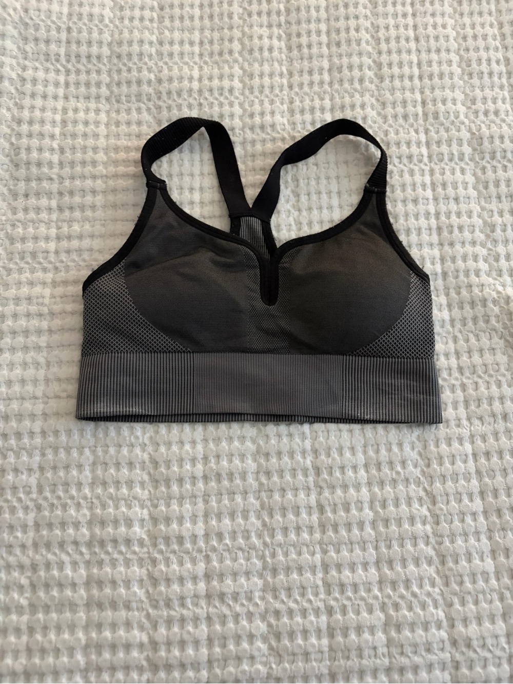 Seamless Mesh Sports Bra - Black and Gray